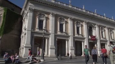 People on piazza d'Aracoeli 