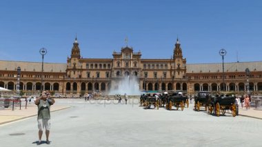 Antrenör ve Plaza De Espana insanlar