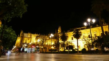 Bkz: Saint Mary Katedrali geceleri