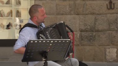 Sokakta gerçekleştirme müzisyenler 