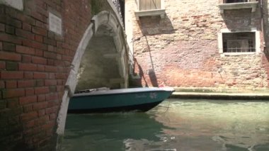 Kanalda geçirerek su taksi