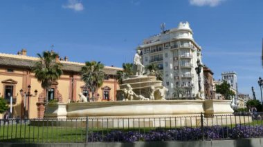 Fountain at Puerta de Jerez