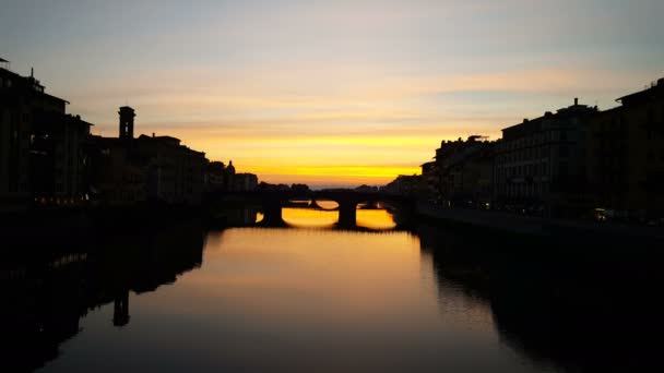 Solnedgången över Ponte Vecchio — Stockvideo