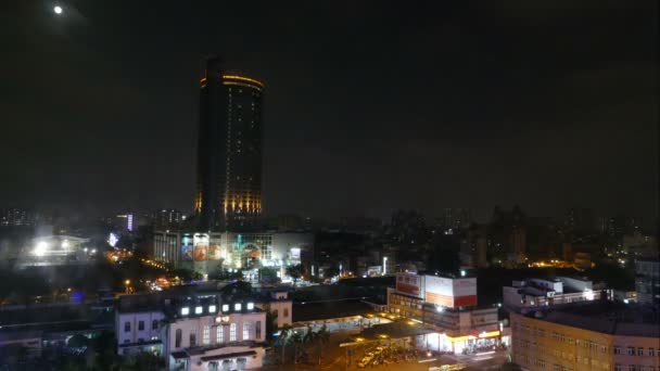 Skyline de Kaohsiung en la estación de tren — Vídeo de stock