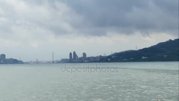 Skyline no Rio Tamsui — Vídeo de Stock