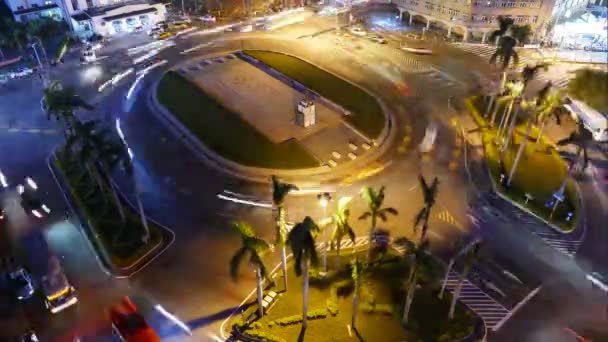Roundabout with traffic at train station — Stock Video