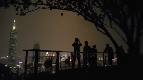 天际线台北拍照的人 — 图库视频影像