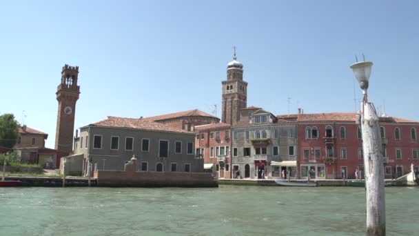 Canal com barcos em Murano — Vídeo de Stock