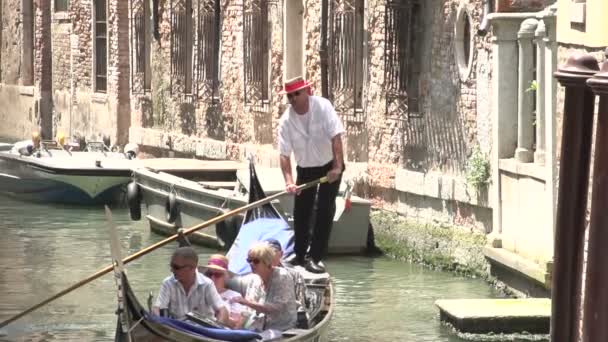Gondolas in slow motion in canal — Stock Video