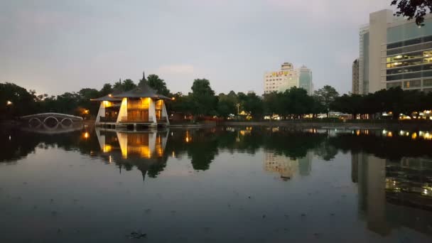 Parc Chungshan au coucher du soleil — Video