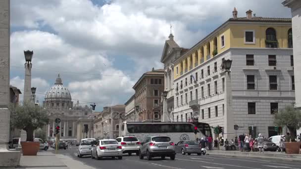 Tráfego na Via Della Conciliazione — Vídeo de Stock