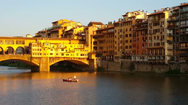 Ponte Vecchio na zachodzie słońca — Wideo stockowe