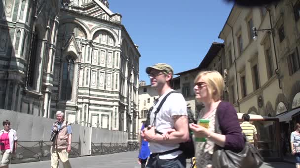 Pessoas na Catedral de Florença — Vídeo de Stock