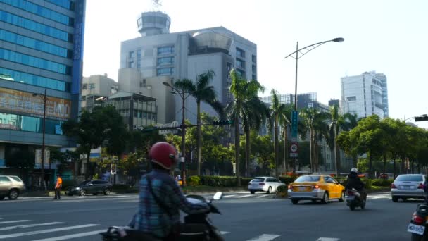 Taipei sokaklarında trafik — Stok video
