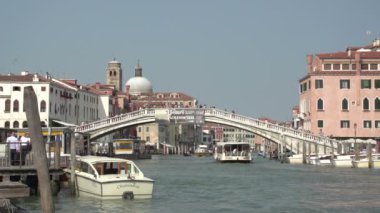 İtalya Venedik 'te Ponte degli Scalzi ve Feribotlar