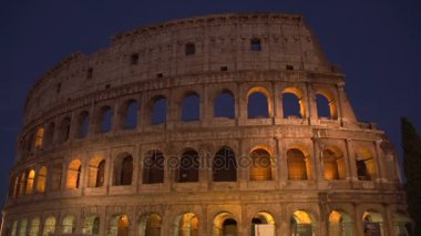 Colosseum ışıklarında akşam 
