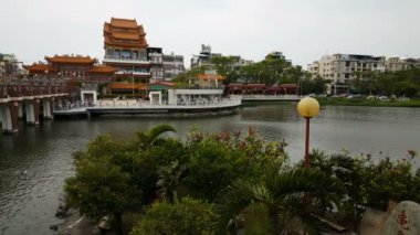 Yüce İmparator, karanlık cennet