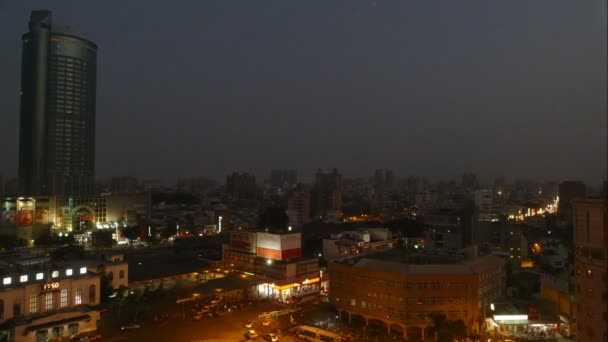 Skyline de Kaohsiung en la estación de tren — Vídeo de stock