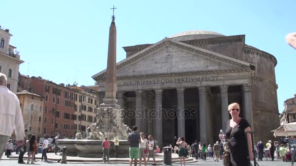 Persone che camminano vicino al Pantheon — Video Stock