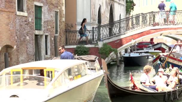 Gondolas in slow motion in canal — Stock Video