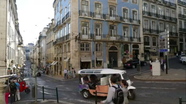 Lizbon sokakta trafik — Stok video