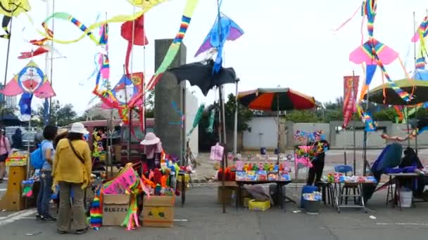 Zona pintoresca costera en Hsinchu, cometas en el mercado — Vídeos de Stock