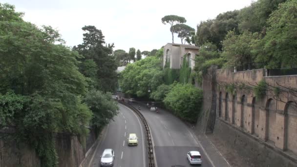 Κυκλοφορίας σε αυτοκινητόδρομο της Ρώμης — Αρχείο Βίντεο