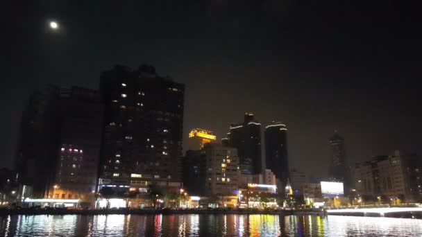 Skyline di Kaohsiung al fiume dell'amore — Video Stock