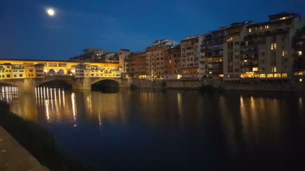 Ponte Vecchio om natten – Stock-video