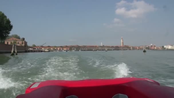 Venedik görünümünden feribot — Stok video