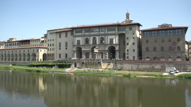 Muzeum Galileo na řece Arno — Stock video