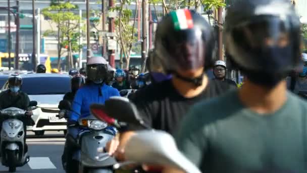 Provoz v ulicích Tchaj-pej — Stock video
