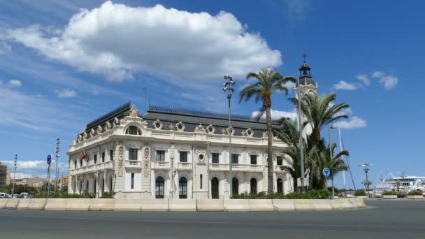 Edifício do relógio em Marina Juan Carlos — Vídeo de Stock