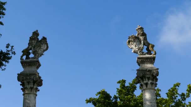 Statuen an der Promenade de Hercules — Stockvideo