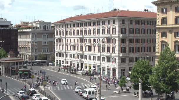 Tráfico en las calles de Roma — Vídeos de Stock