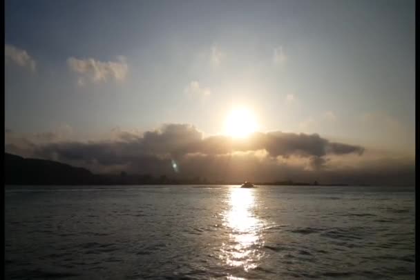 Zonsondergang op de Tamsui rivier — Stockvideo