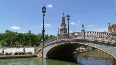 Kanal, Plaza De Espana üzerinde köprü