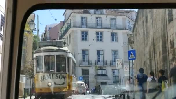 Kör genom gatorna i Lissabon — Stockvideo