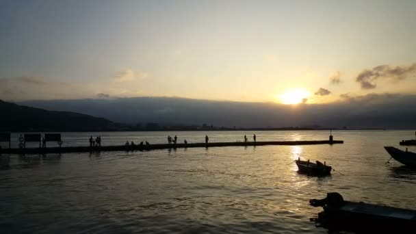 Naplemente a Tamsui folyó — Stock videók