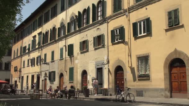 Mensen op Santo Spirito vierkante — Stockvideo