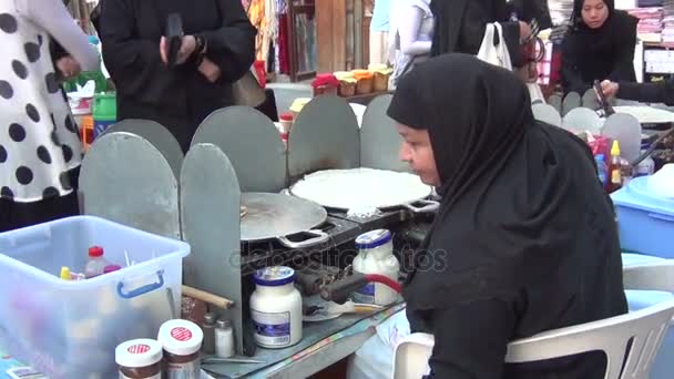 Préparer et vendre de la nourriture au souk Waqif — Video