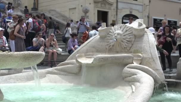 Fontaine sur les marches espagnoles — Video