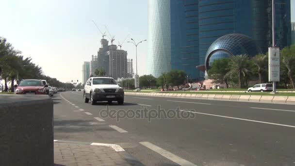 Trafik Al Corniche Street — Stok video