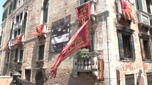 Venetianska flagga vajande i vinden — Stockvideo