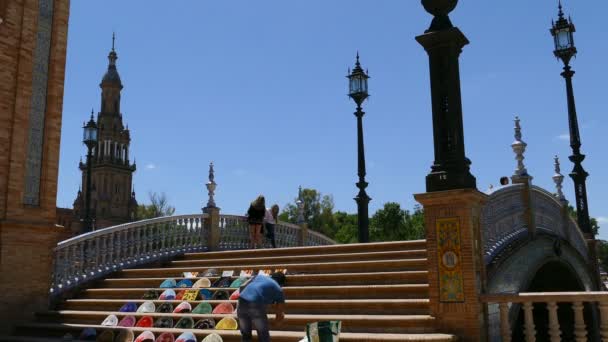 Brücke über den Kanal der Plaza de espana — Stockvideo