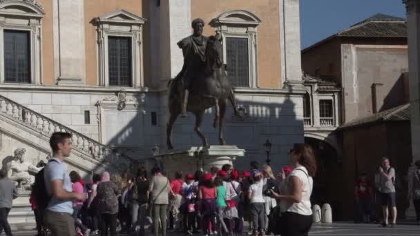 Gente en piazza d 'Aracoeli — Vídeos de Stock