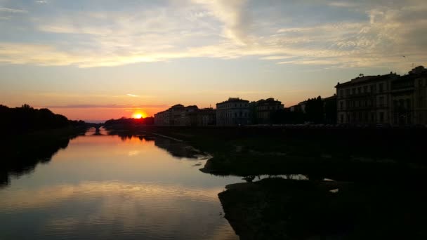Zachód słońca nad Ponte Vecchio — Wideo stockowe