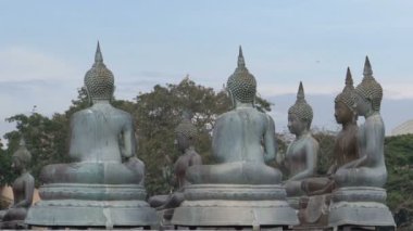 Bahçede antik Buda