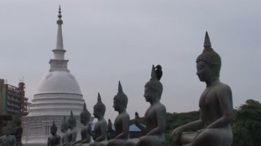 Bahçede antik Buda