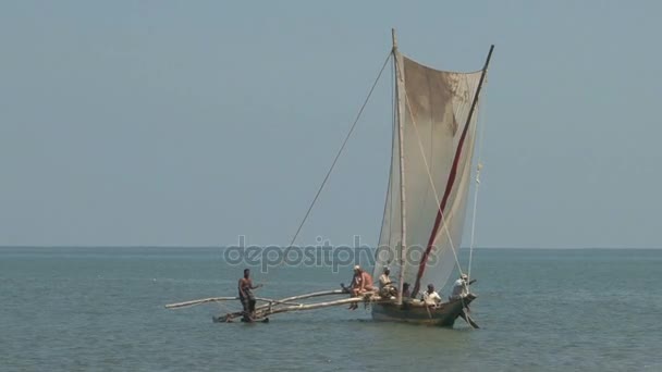 Jacht na wodzie w Sri Lanka — Wideo stockowe